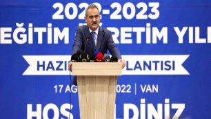 BAKAN ÖZER, 2022-2023 EĞİTİM ÖĞRETİM YILI HAZIRLIK TOPLANTISINDA VAN'DAKİ OKUL MÜDÜRLERİYLE BİR ARAYA GELDİ