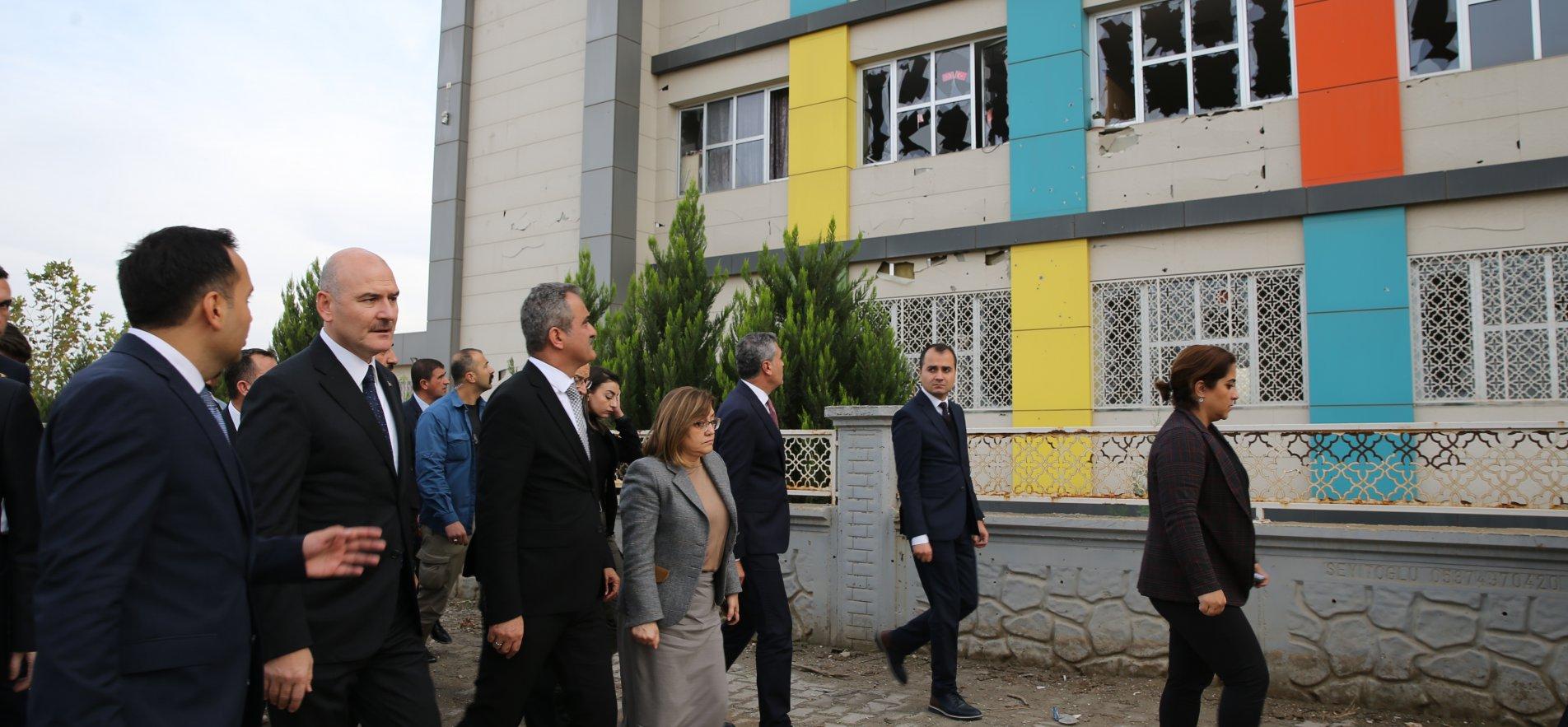 BAKAN ÖZER, ROKET SALDIRISINA MARUZ KALAN KARKAMIŞ'TA İNCELEMELERDE BULUNDU