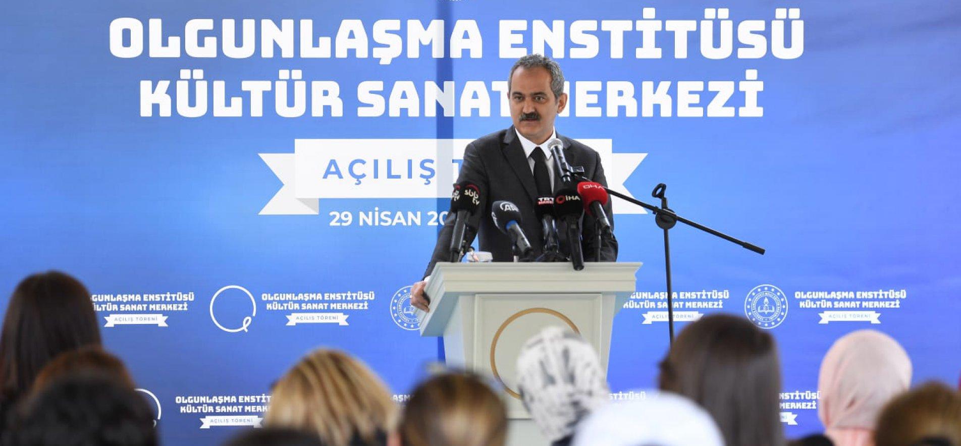 SAMSUN OLGUNLAŞMA ENSTİTÜSÜ KÜLTÜR SANAT MERKEZİ, BAKAN ÖZER'İN KATILDIĞI TÖRENLE HİZMETE AÇILDI