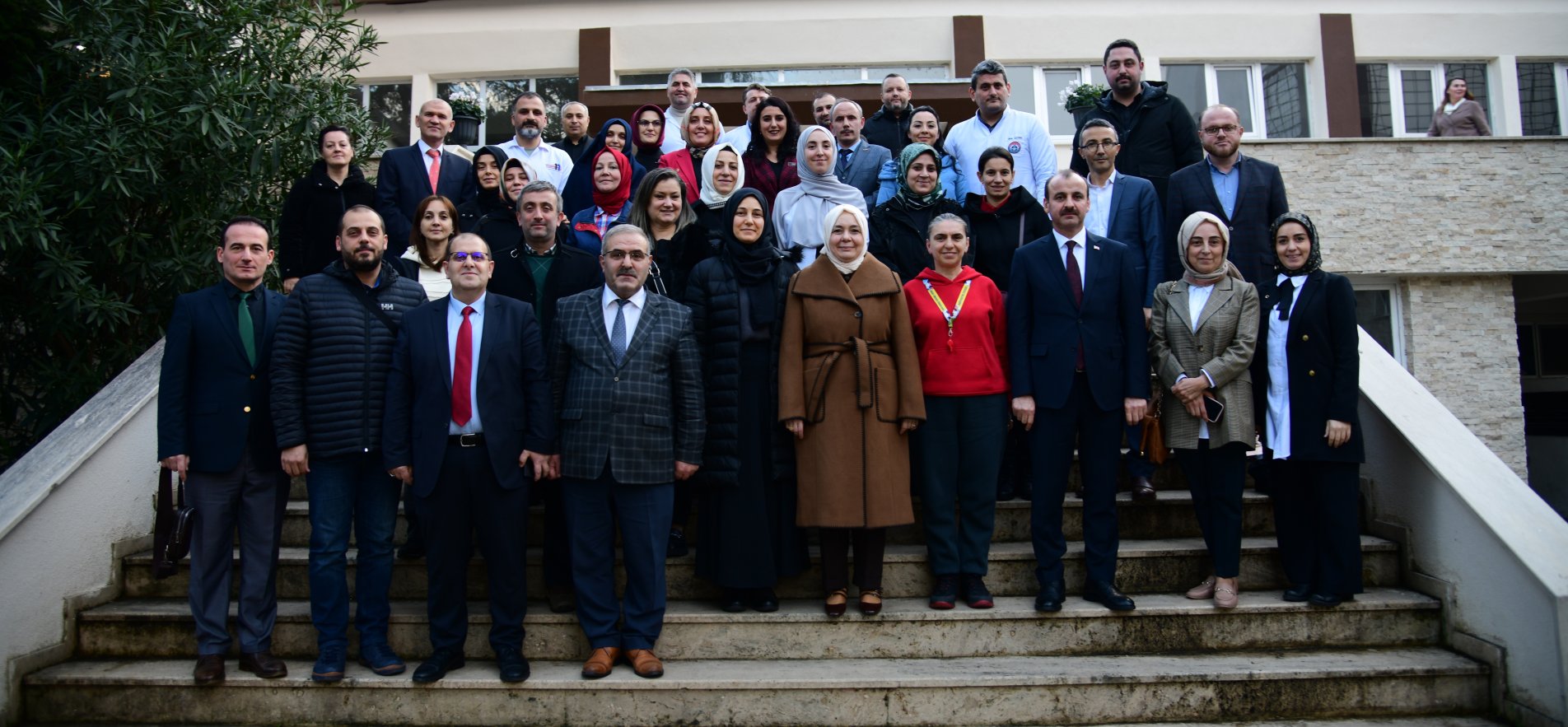 BAKAN YARDIMCISI ÖKTEN, TRABZON'DA ÖĞRENCİ VE ÖĞRETMENLERLE BİR ARAYA GELDİ