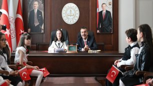 MINISTER TEKİN HANDS OVER HIS SEAT TO 11-YEAR-OLD IRMAK ON APRIL 23